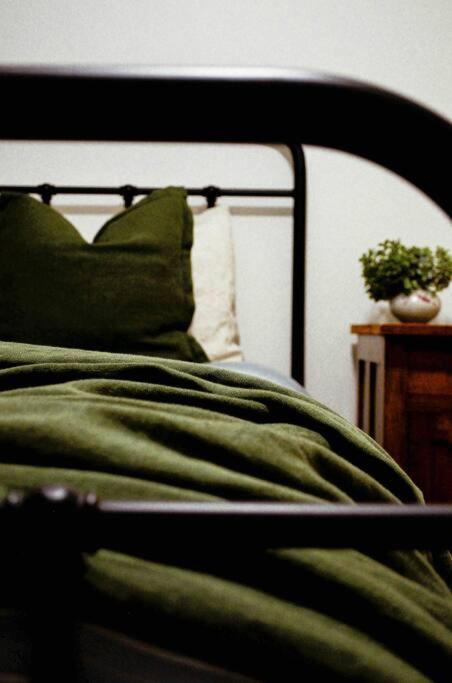 Harrys House Warburton - Peaceful Riverside Cottage In The Perfect Location エクステリア 写真