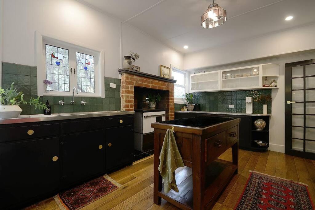Harrys House Warburton - Peaceful Riverside Cottage In The Perfect Location エクステリア 写真
