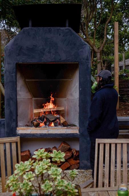 Harrys House Warburton - Peaceful Riverside Cottage In The Perfect Location エクステリア 写真