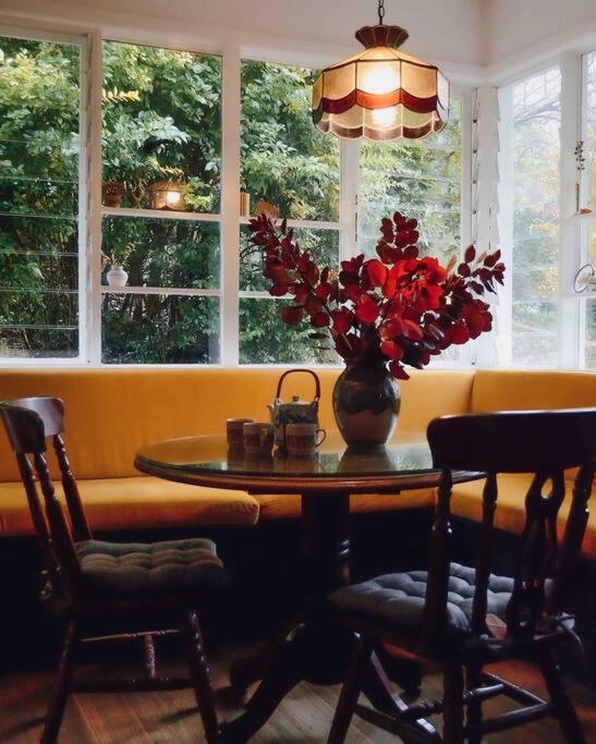 Harrys House Warburton - Peaceful Riverside Cottage In The Perfect Location エクステリア 写真