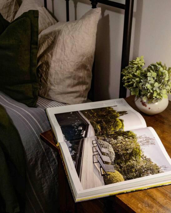 Harrys House Warburton - Peaceful Riverside Cottage In The Perfect Location エクステリア 写真