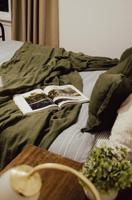 Harrys House Warburton - Peaceful Riverside Cottage In The Perfect Location エクステリア 写真