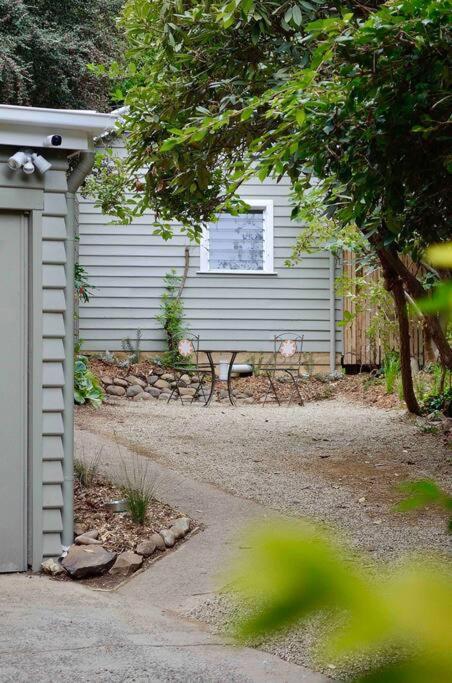 Harrys House Warburton - Peaceful Riverside Cottage In The Perfect Location エクステリア 写真