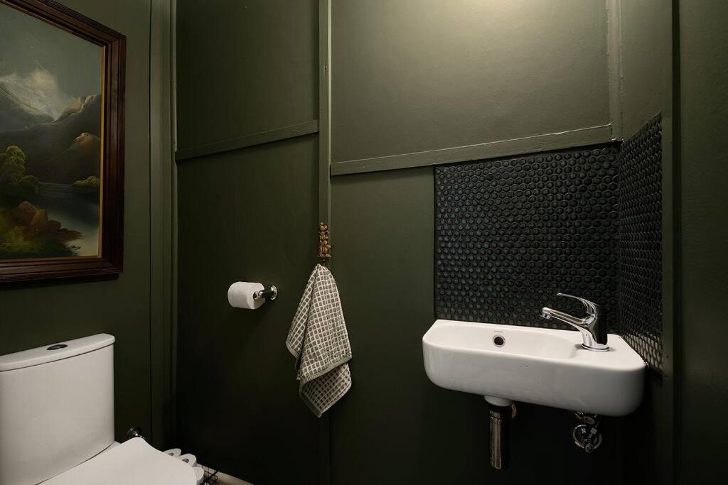 Harrys House Warburton - Peaceful Riverside Cottage In The Perfect Location エクステリア 写真